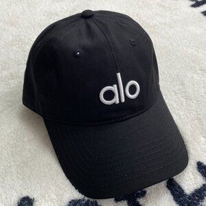 Nwe Alo Yoga black baseball cap